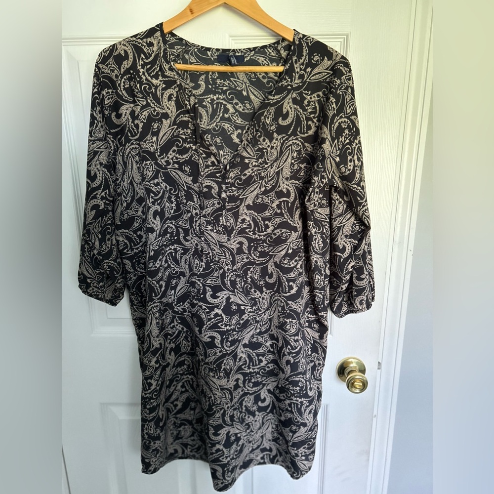 Gap v- neck with tie size large